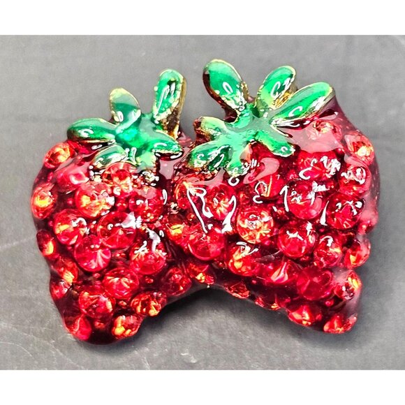 Vintage Red Enamel Strawberry Brooch With Green Leaves Lapel Scarf Pin - Picture 1 of 10